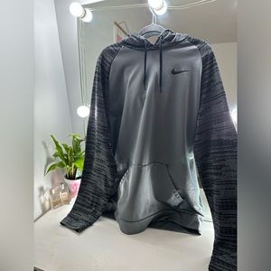 GREAT CONDITION NIKE SWEATSHIRT